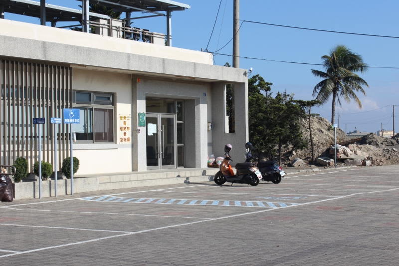 圖片：東興公墓納骨塔（二號宅地）-管理室及停車場