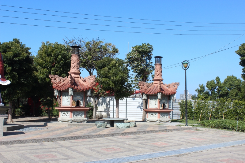 圖片：東興公墓納骨塔（二號宅地）-土地公金爐
