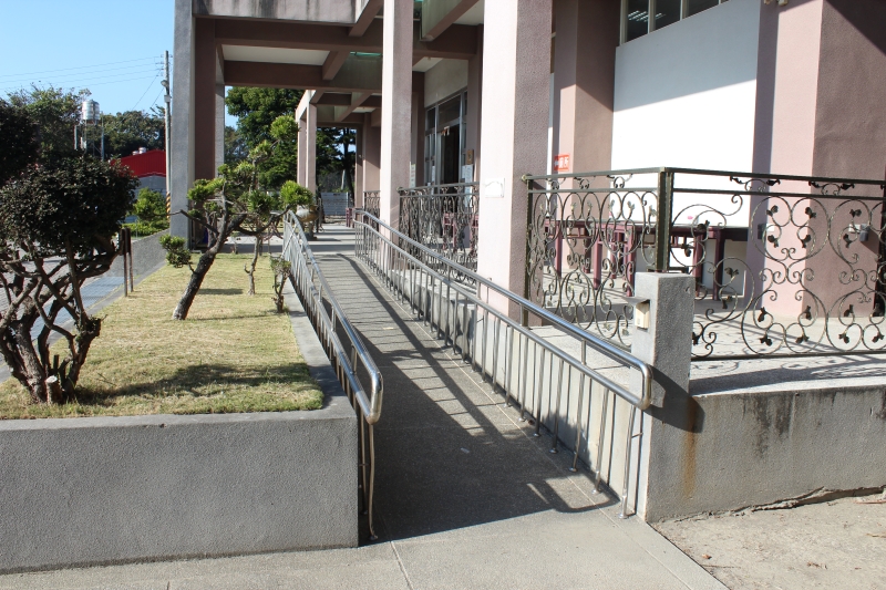 圖片：東興公墓納骨塔（二號宅地）-無障礙坡道