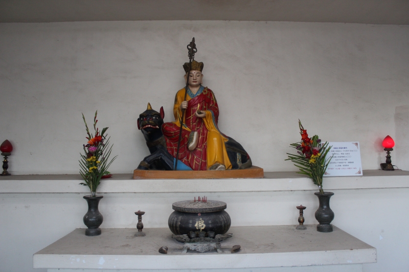 圖片：第五(梅芳)公墓暨納骨塔（懷恩堂及梅陵園）-祭拜廳