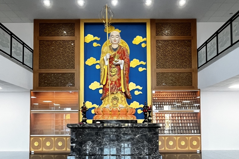 圖片：第五(梅芳)公墓暨納骨塔（懷恩堂及梅陵園）-佛龕與神主牌位