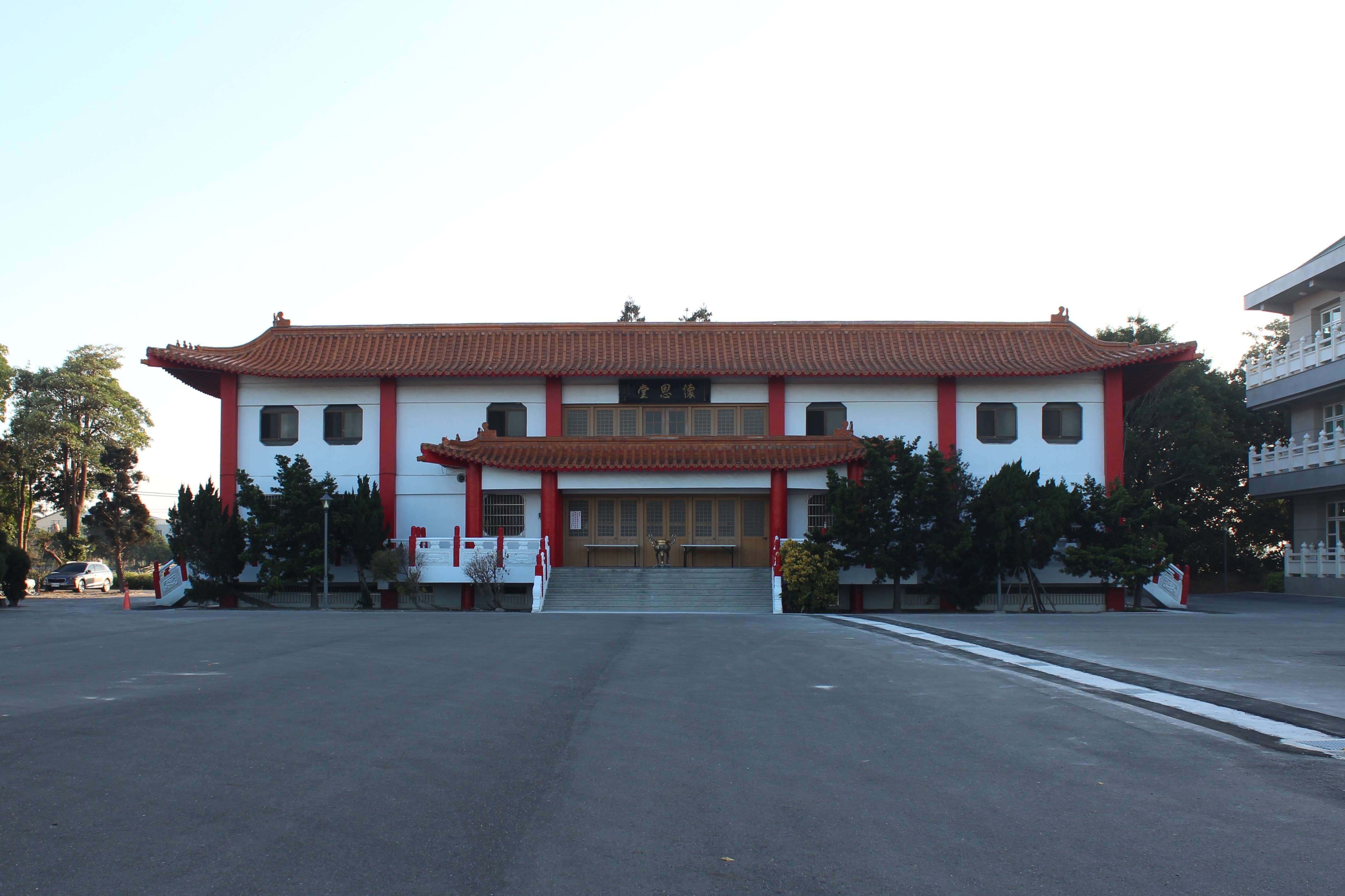 圖片：第五(梅芳)公墓暨納骨塔（懷恩堂及梅陵園）-懷恩堂